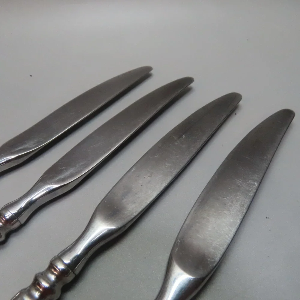 ONEIDA EASTON STAINLESS SET OF 4 BUTTER KNIVES‎ - USED